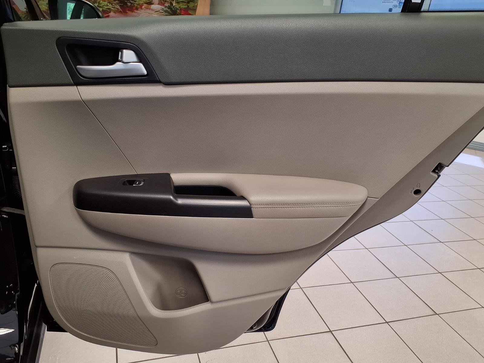 Used 2018 Kia Sportage LX FWD image 12