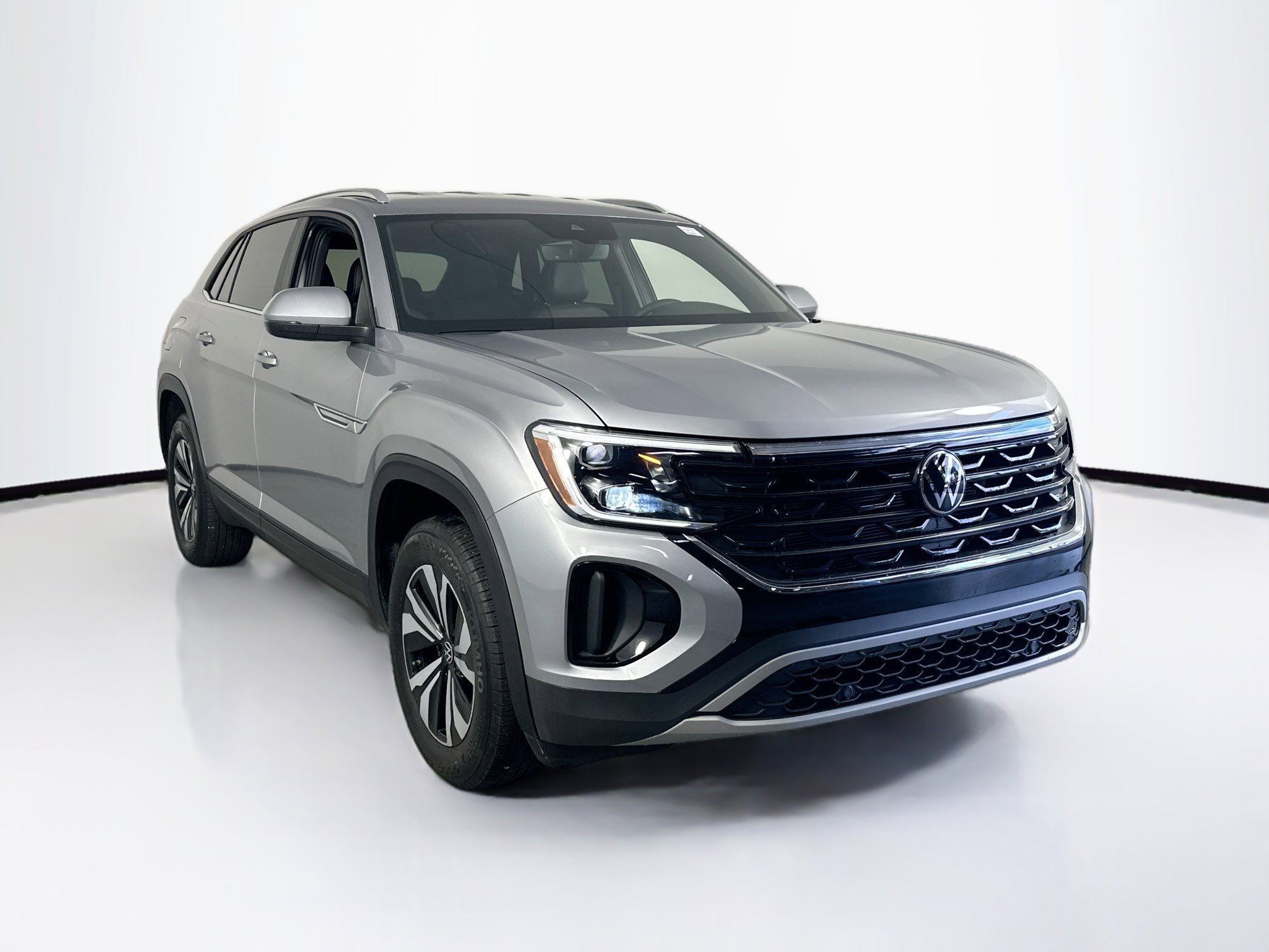 Used 2025 Volkswagen Atlas Cross Sport SE image 3