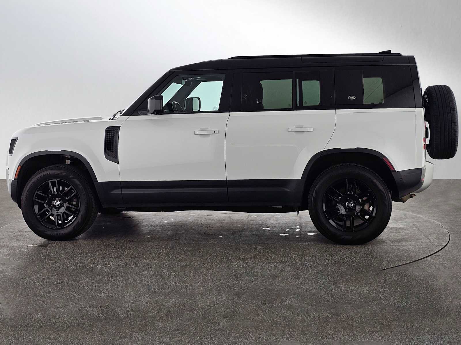 Used 2023 Land Rover Defender 110 S image 2