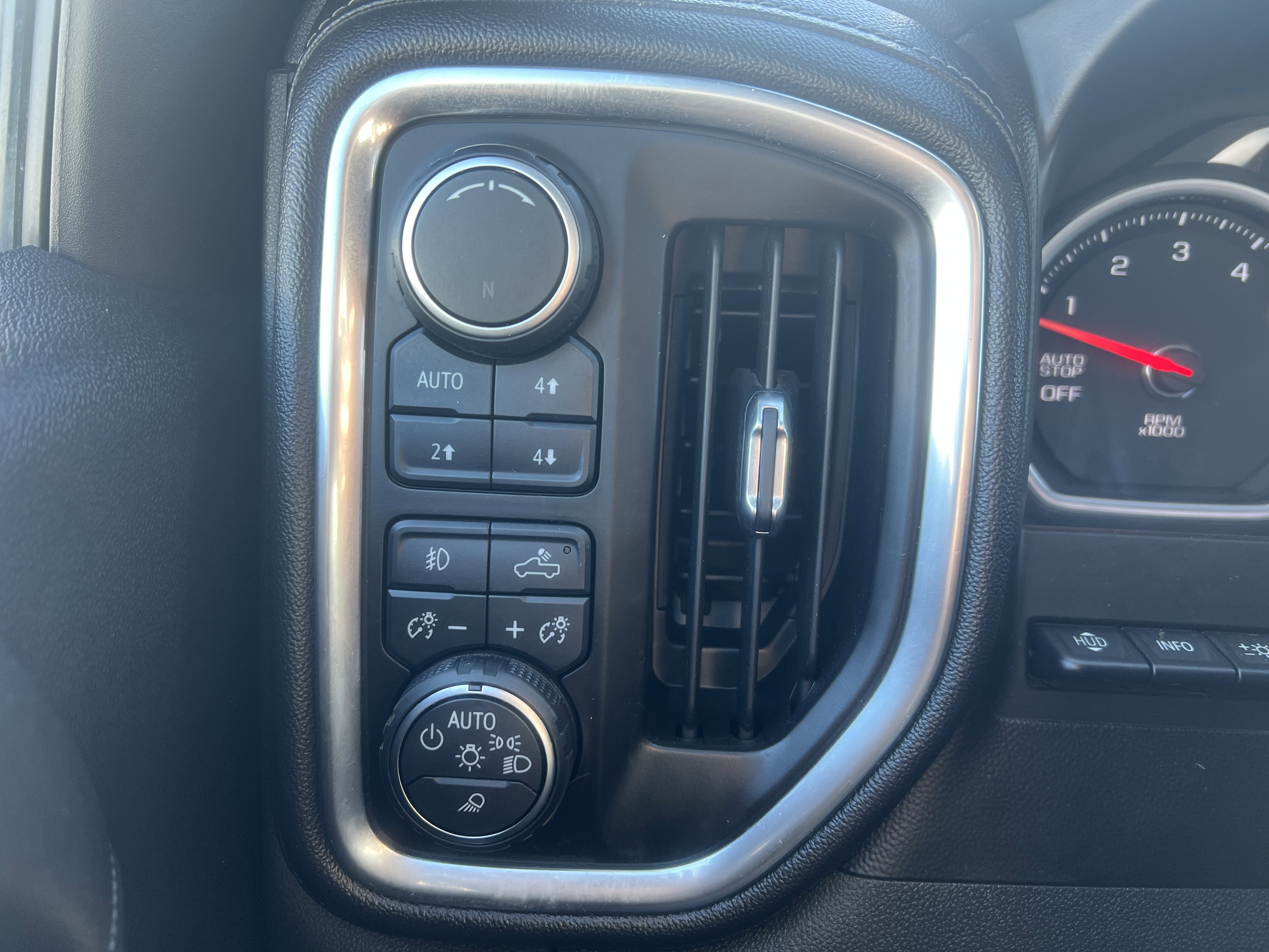 Used 2019 Chevrolet Silverado 1500 High Country w/ Technology Package image 18