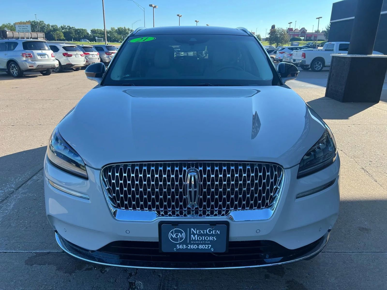 Used 2021 Lincoln Corsair Reserve w/ Equipment Group 201A image 2