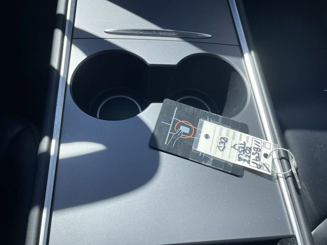 Used 2022 Tesla Model Y Long Range image 17