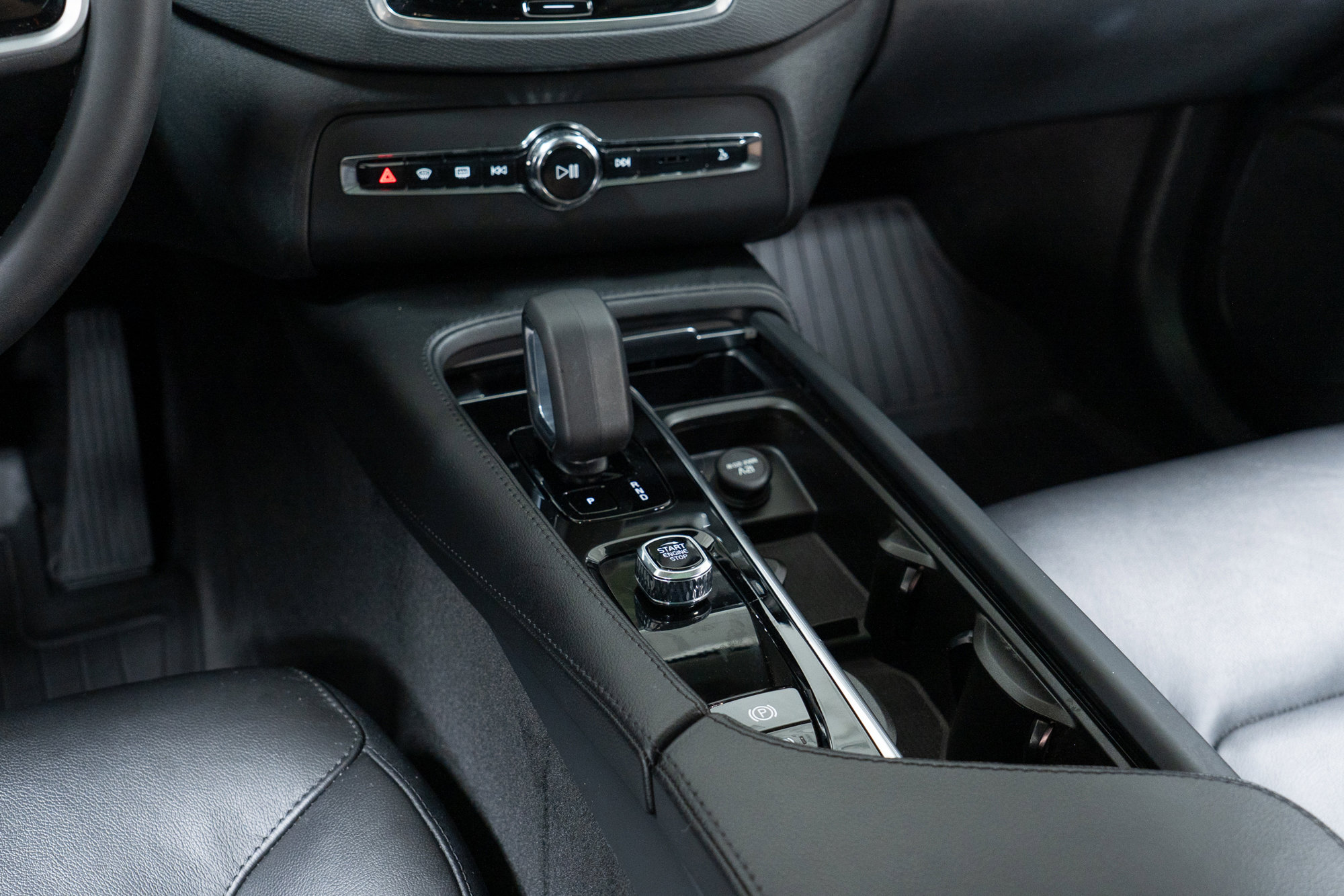 Used 2023 Volvo XC90 B5 Core w/ Protection Package Premier image 20