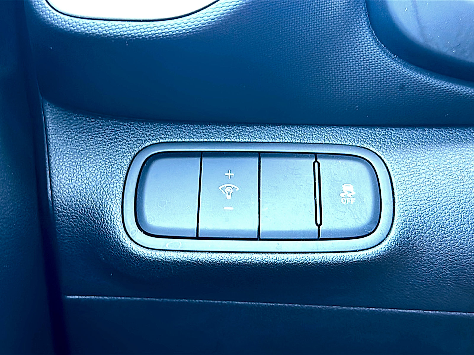 Used 2025 Hyundai Venue SEL image 37