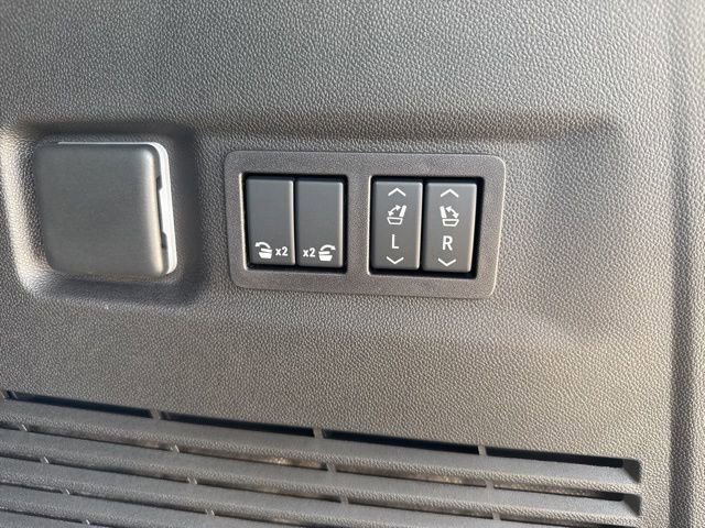 New 2025 Chevrolet Suburban Premier image 40