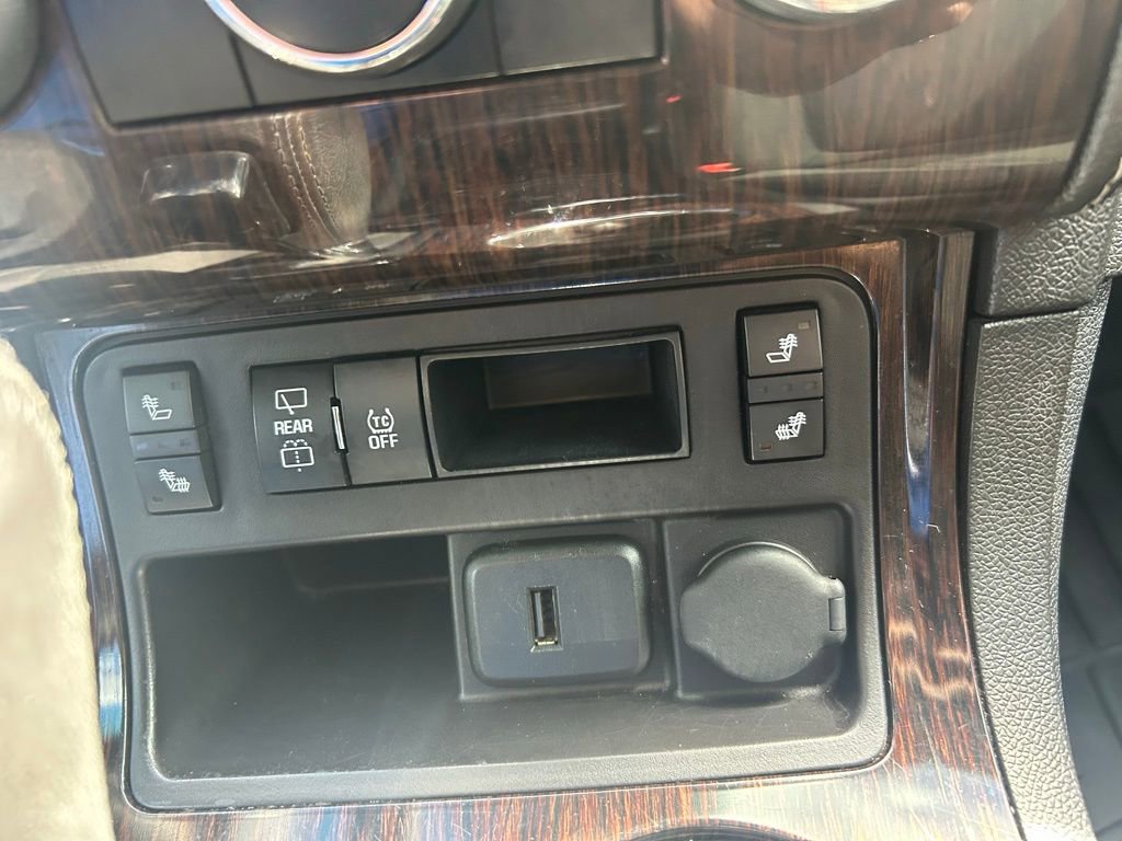 Used 2017 Chevrolet Traverse LT w/ Style and Technology Package image 47