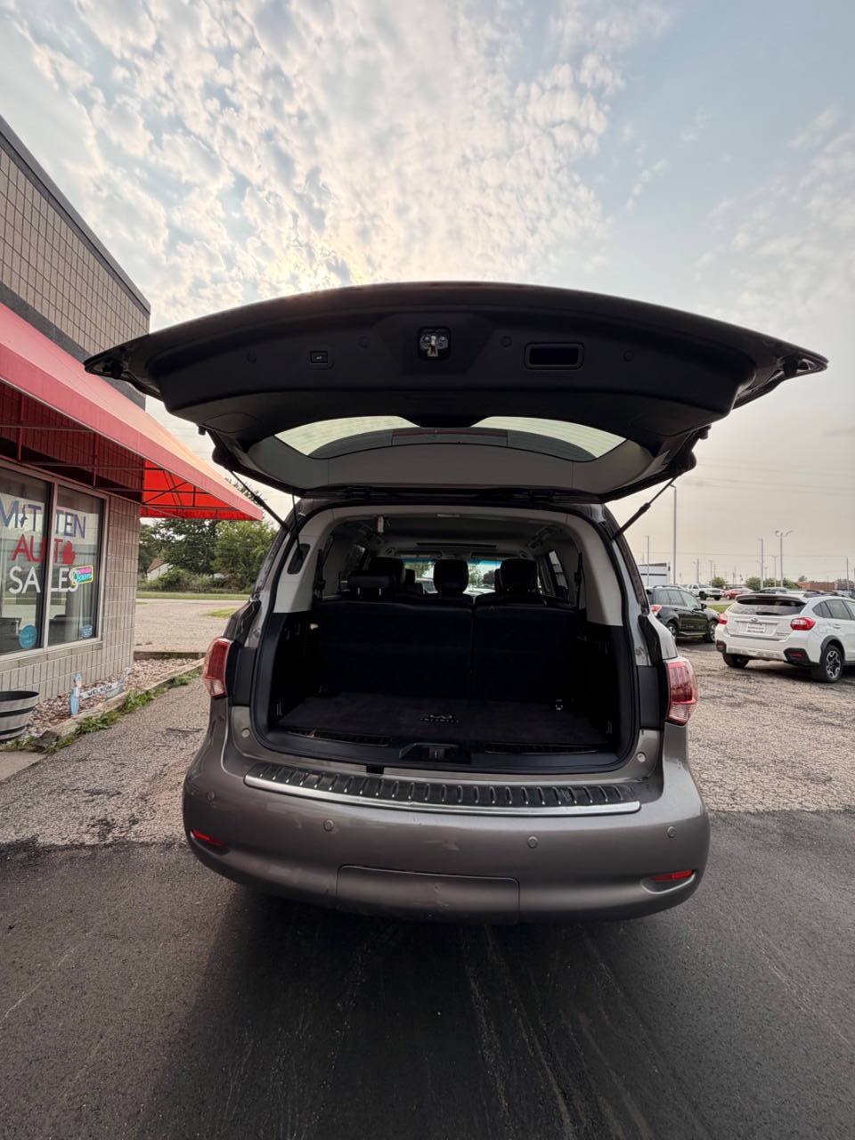 Used 2014 INFINITI QX80 4WD w/ Theater Package image 12