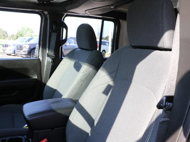 Used 2025 Jeep Gladiator Sport AWD/4WD image 21