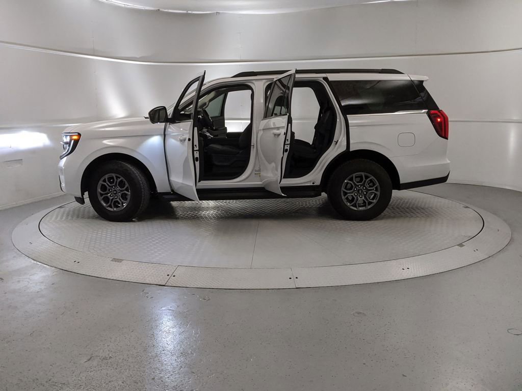 New 2025 Ford Expedition Active image 11