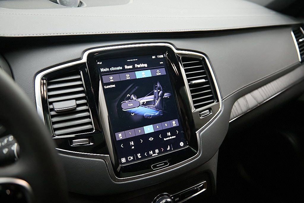 Certified 2024 Volvo XC90 T8 Ultimate w/ Protection Package image 14