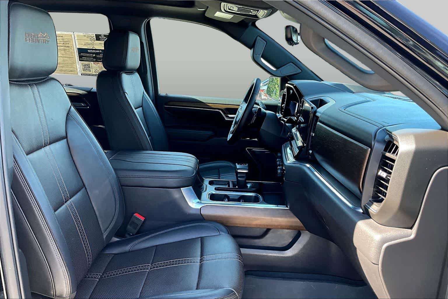 Used 2024 Chevrolet Silverado 1500 High Country w/ High Country Premium Package AWD/4WD image 9