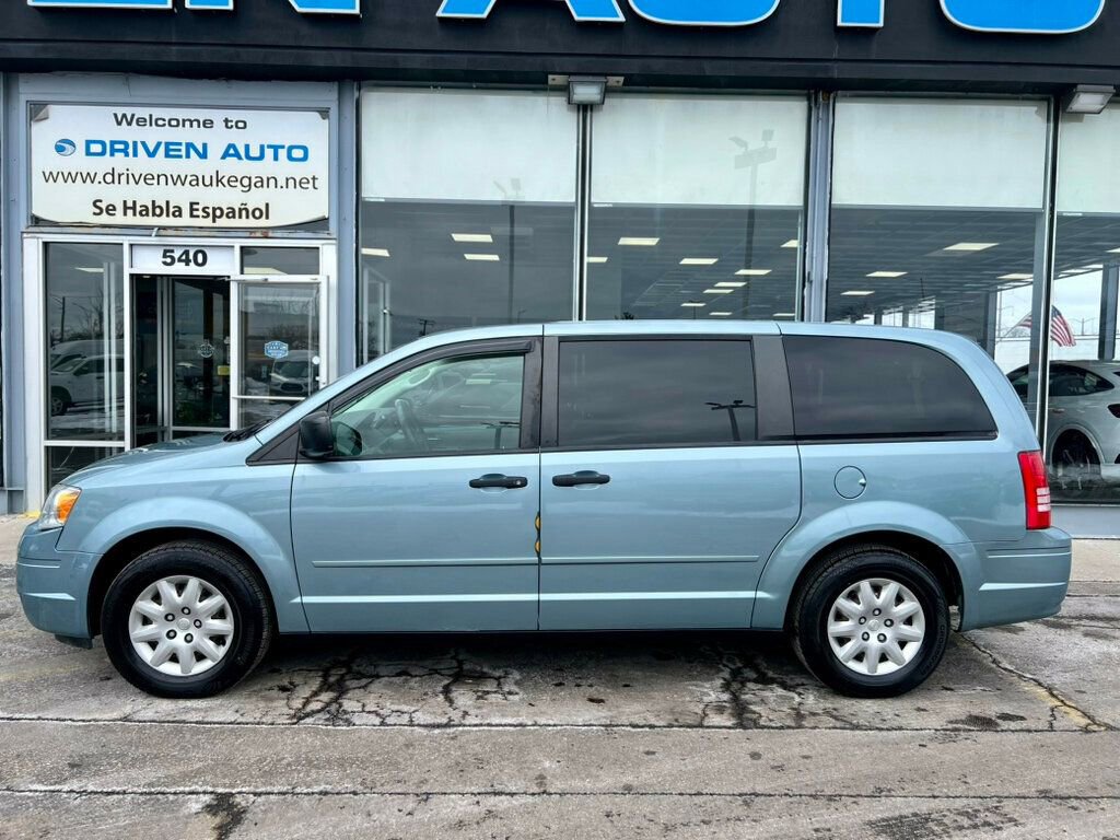 Used 2008 Chrysler Town & Country LX image 30