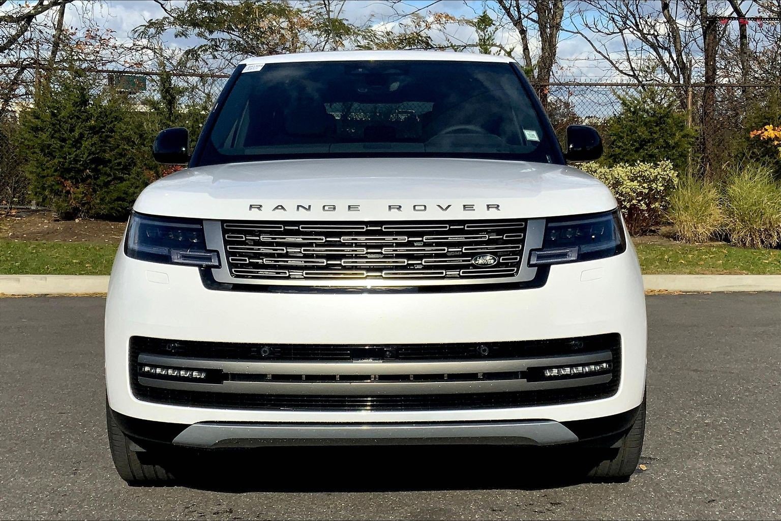 New 2025 Land Rover Range Rover SE image 3