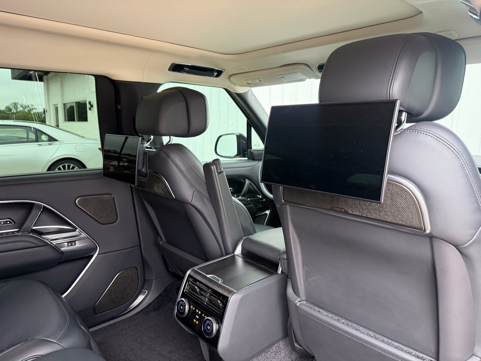 Used 2023 Land Rover Range Rover Long Wheelbase First Edition AWD/4WD image 18