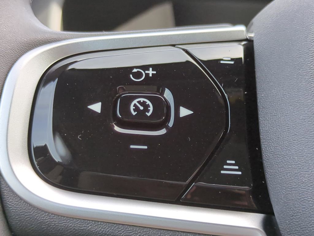 New 2026 Volvo XC60 B5 Plus AWD/4WD image 20