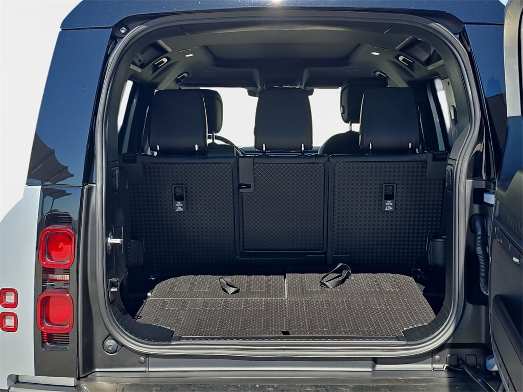 Certified 2021 Land Rover Defender 110 X-Dynamic HSE image 13