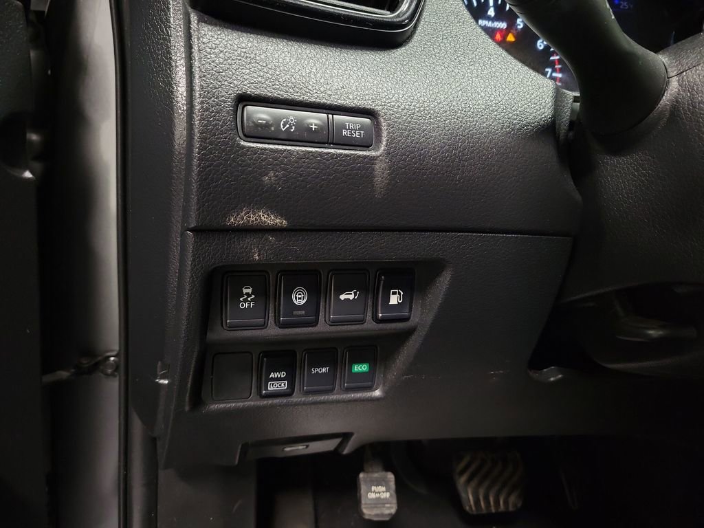 Used 2020 Nissan Rogue SV image 21