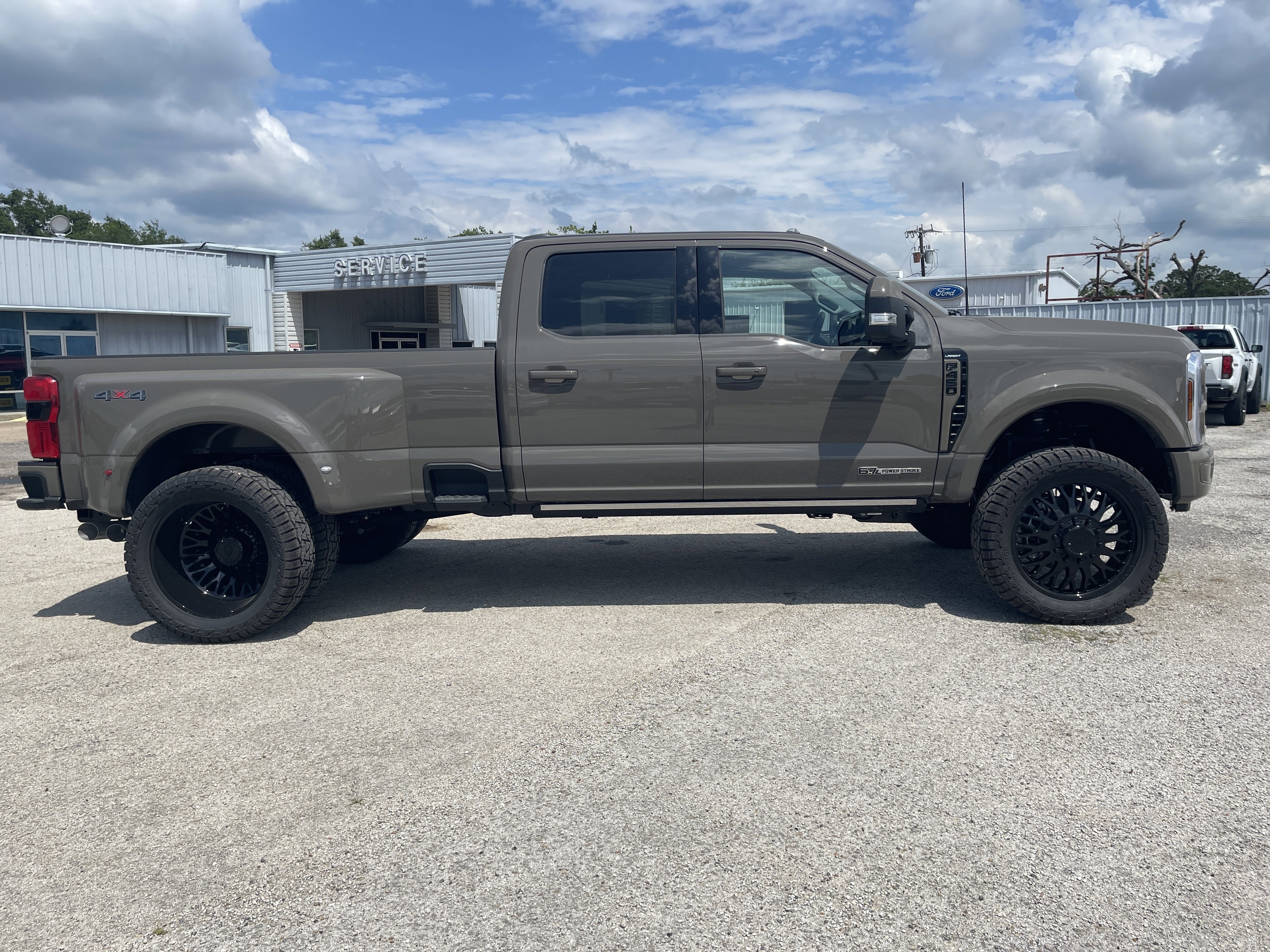 Used 2026 Ford F450 Lariat AWD/4WD image 3