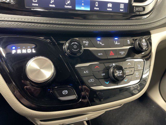 Used 2021 Chrysler Pacifica Touring-L image 23