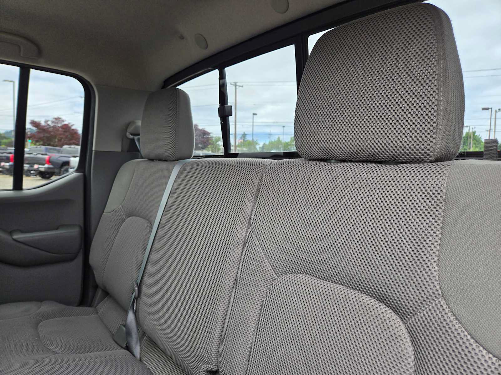 Used 2015 Nissan Frontier SV w/ SV Value Truck Package AWD/4WD image 18