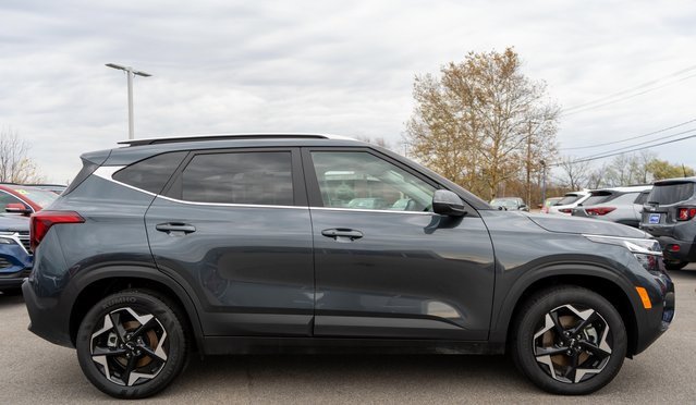 Used 2025 Kia Seltos EX image 5