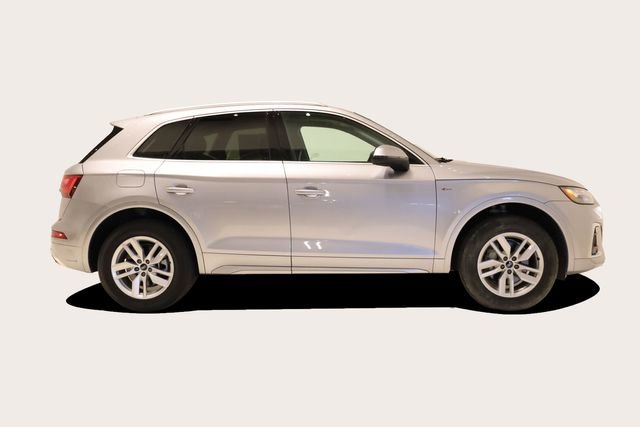 Used 2023 Audi Q5 2.0T Premium w/ Convenience Package image 4