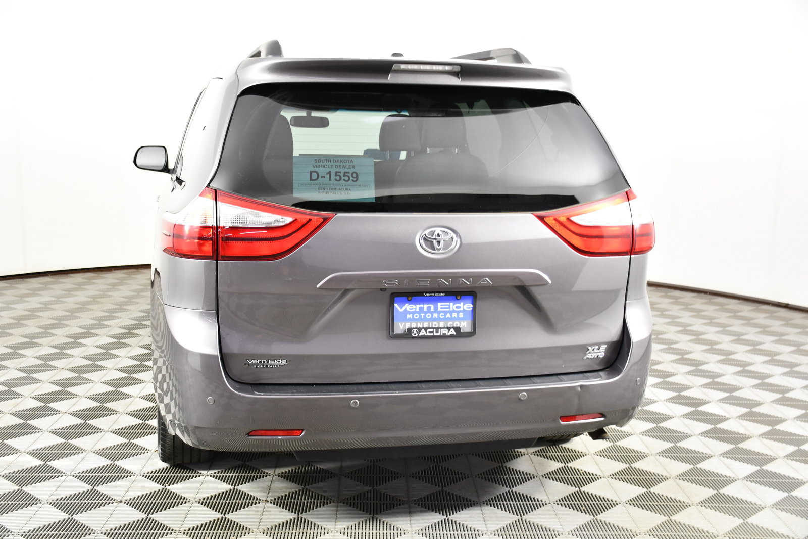 Used 2017 Toyota Sienna XLE Premium AWD/4WD image 7
