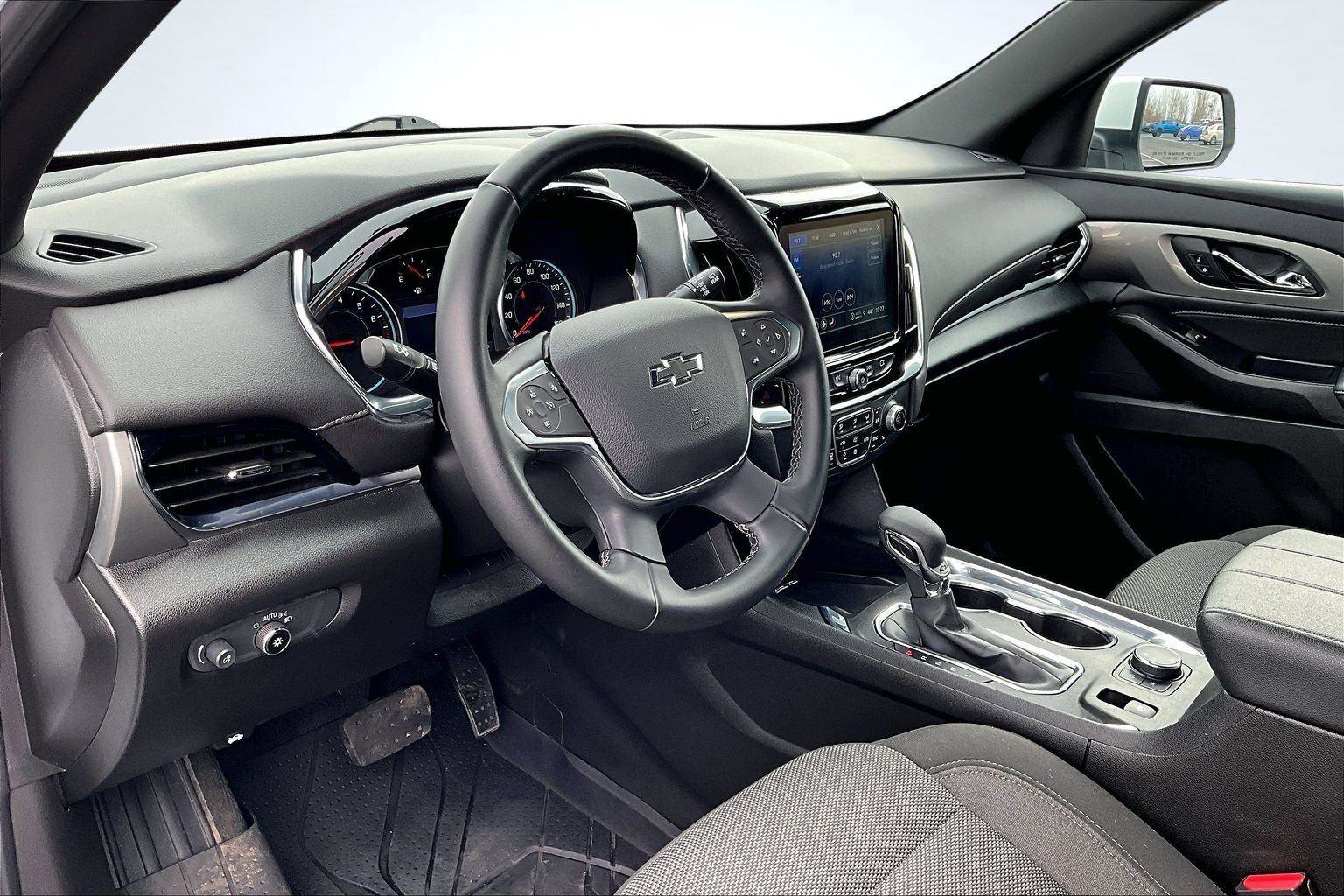 Used 2023 Chevrolet Traverse LT w/ Midnight/Sport Edition image 15