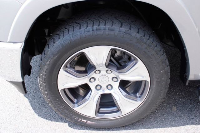 Used 2019 RAM 1500 Laramie AWD/4WD image 12