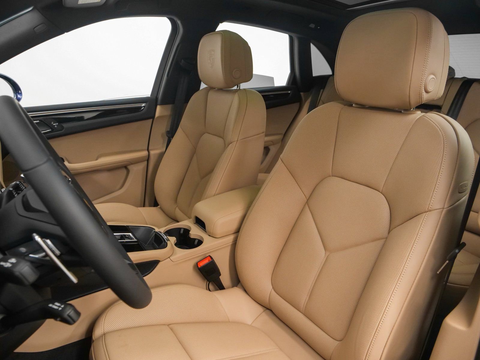 Used 2025 Porsche Macan image 5