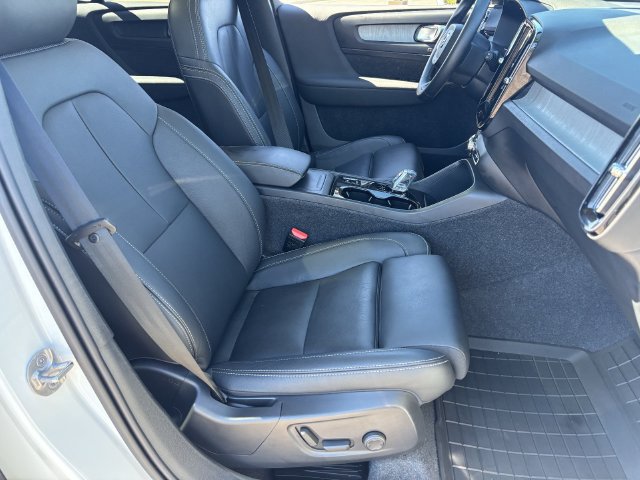 Used 2026 Volvo XC40 B5 Plus AWD/4WD image 11