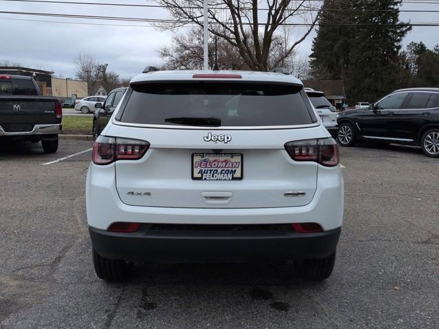 Used 2024 Jeep Compass Latitude w/ Sun and Sound Group AWD/4WD image 4