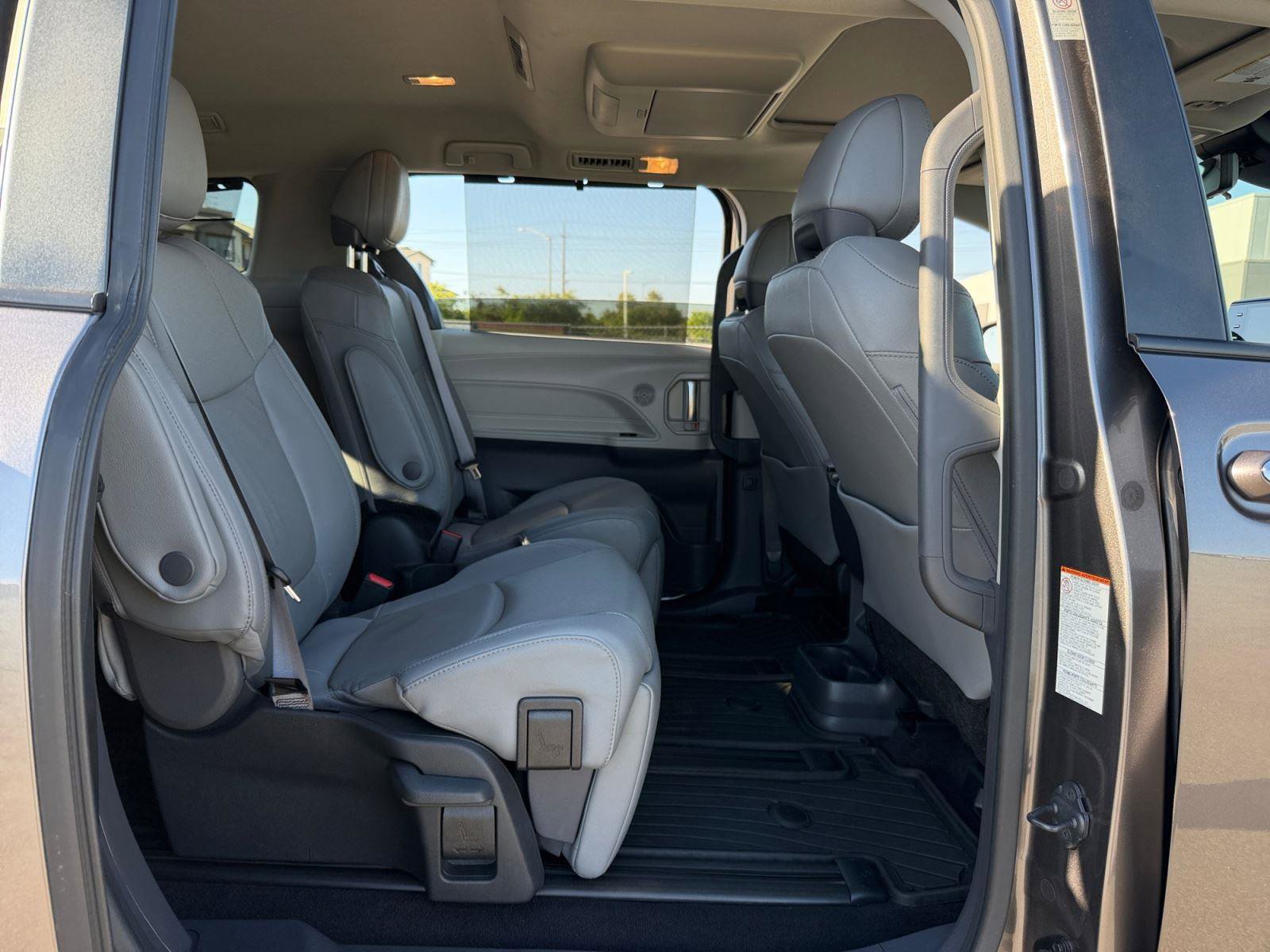 Certified 2024 Toyota Sienna Limited FWD image 18