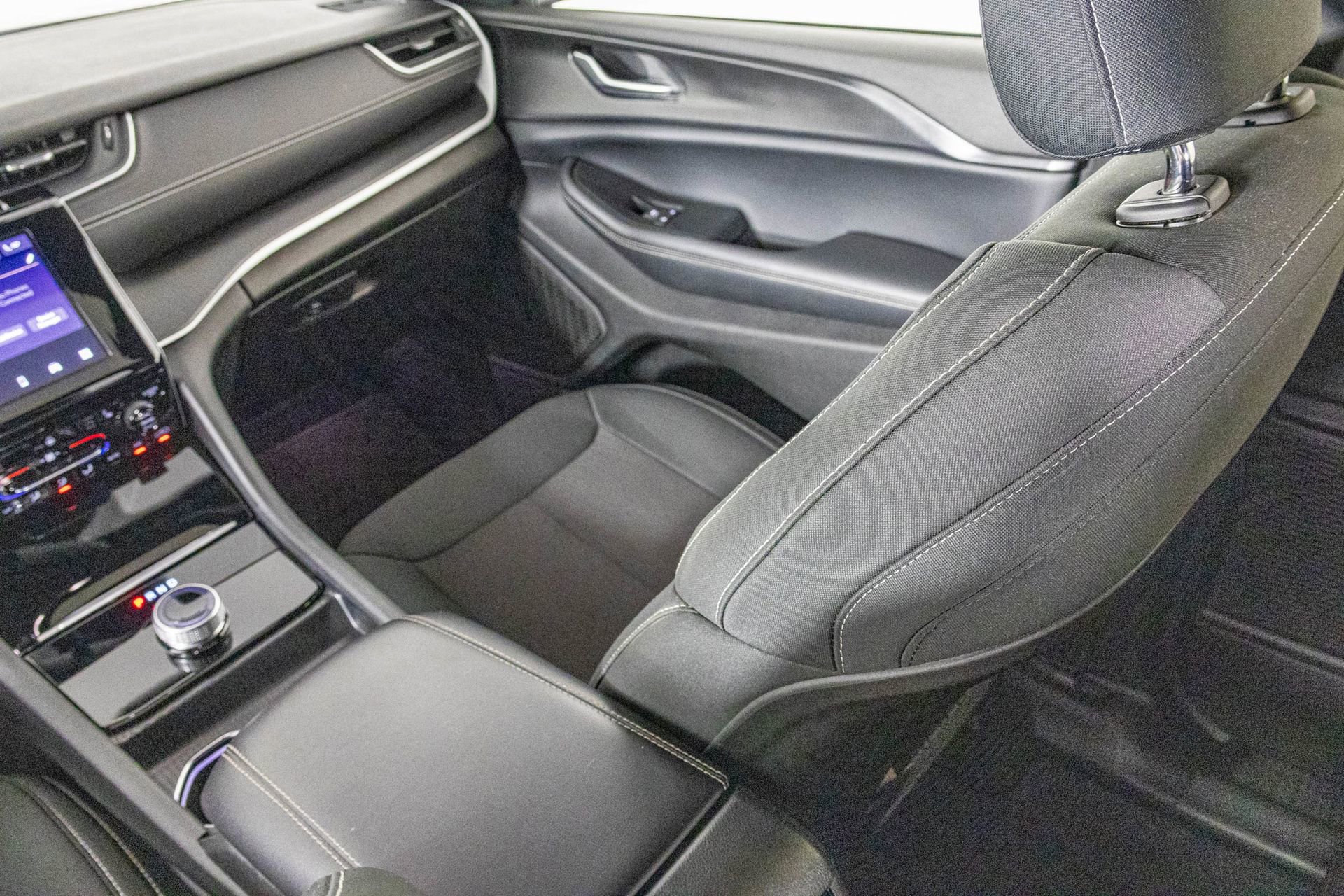 Used 2024 Jeep Grand Cherokee L Laredo w/ Luxury Tech Group I image 36