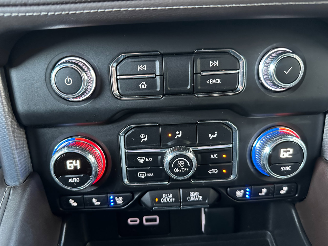 Used 2024 GMC Yukon XL SLT w/ SLT Luxury Package image 51