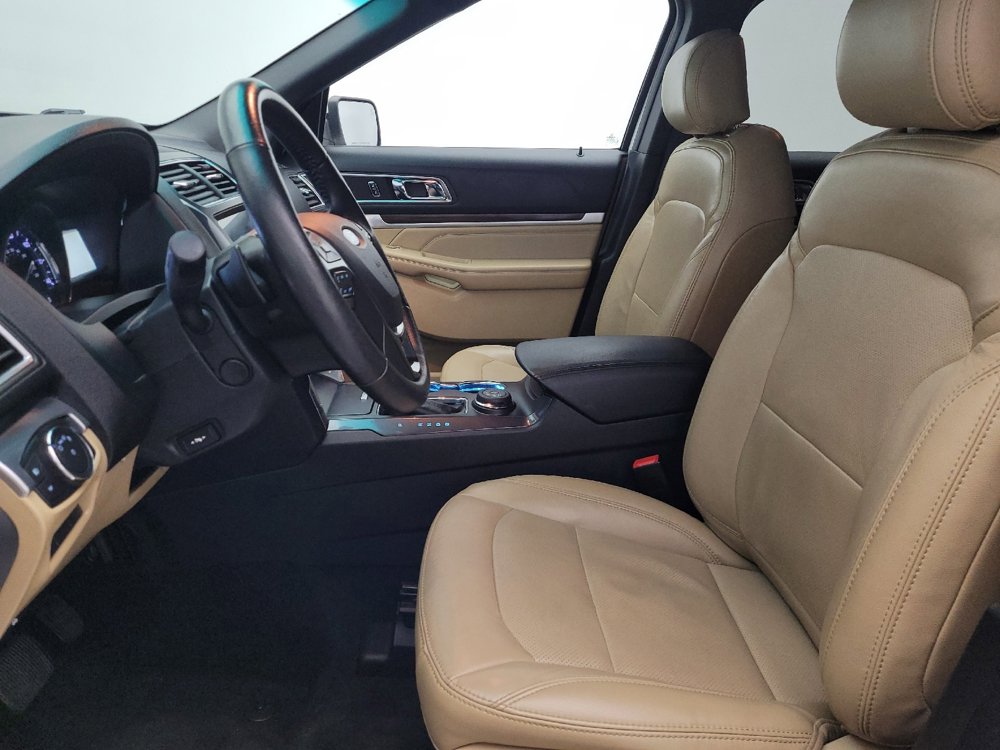 Used 2017 Ford Explorer Limited w/ Equipment Group 303A AWD/4WD image 17