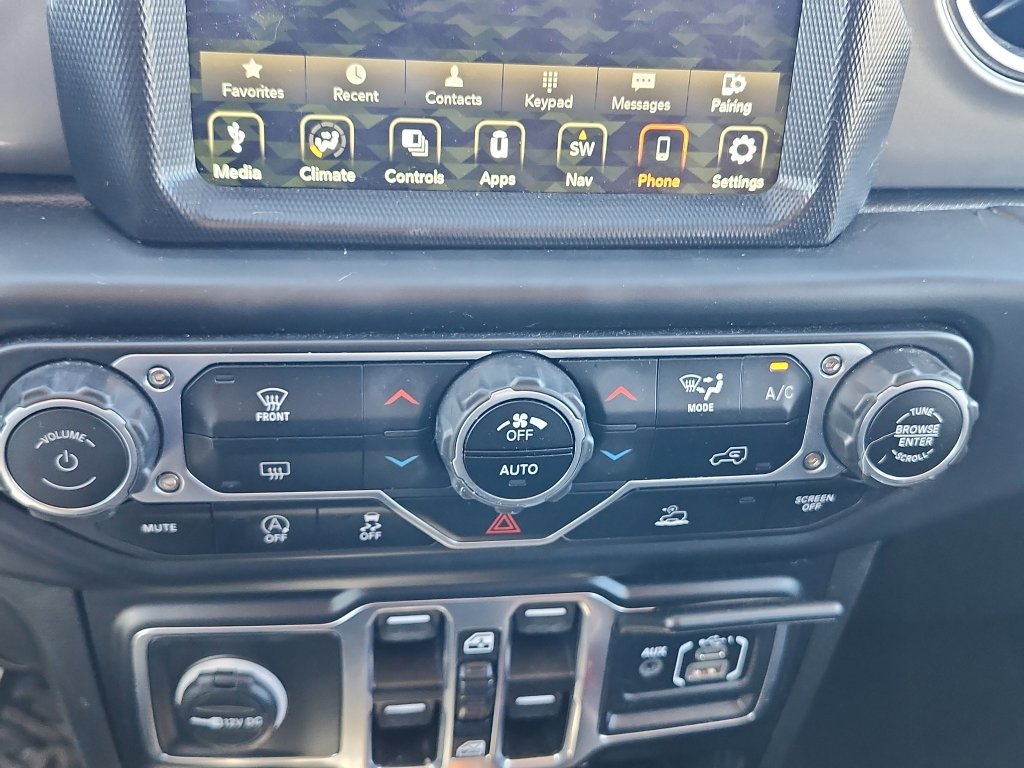 Used 2023 Jeep Wrangler Sahara image 25