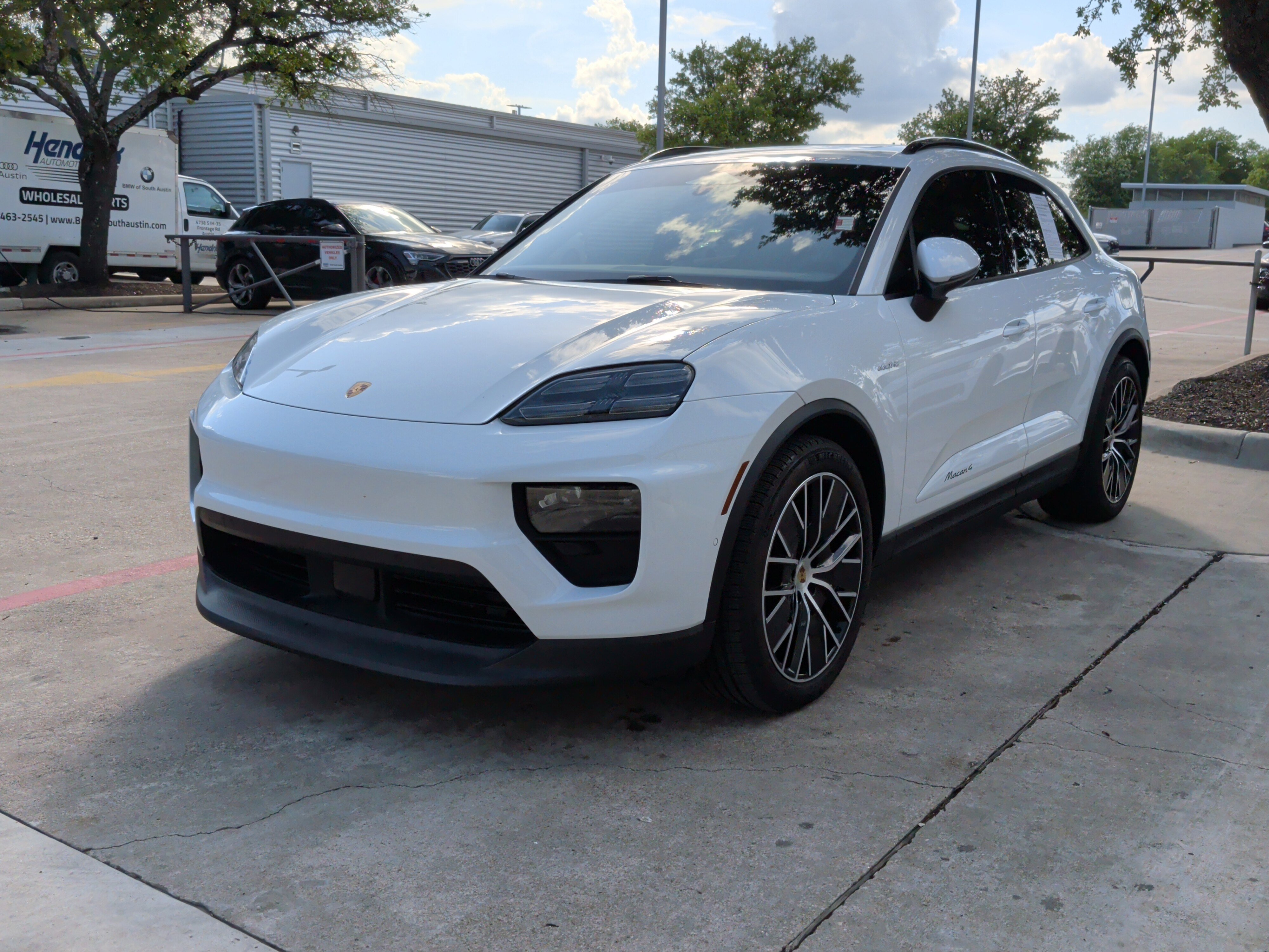 Used 2024 Porsche Macan 4 Electric AWD/4WD image 5