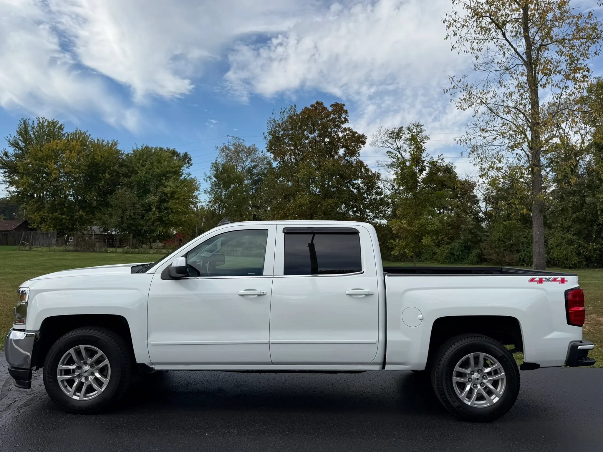 Used 2018 Chevrolet Silverado 1500 LT AWD/4WD image 16