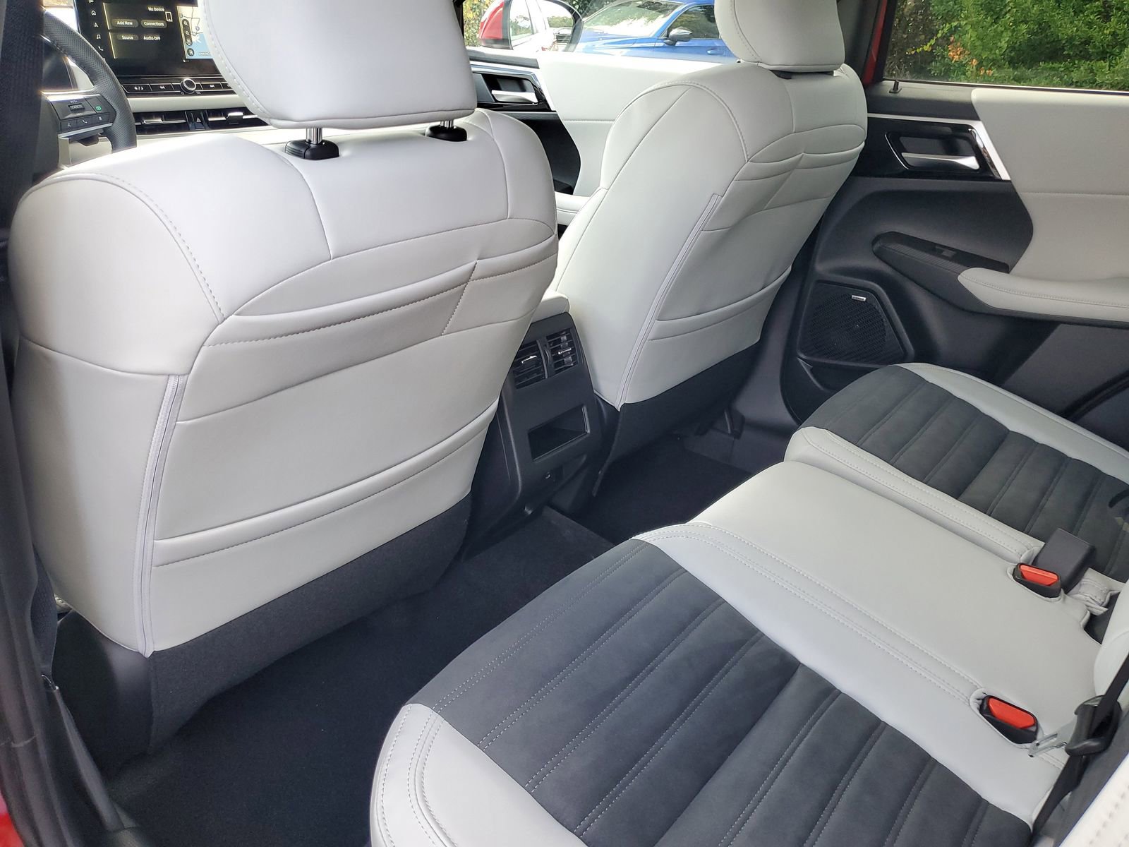 New 2025 Mitsubishi Outlander SE image 21