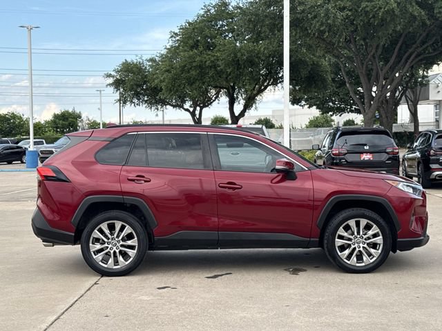 Used 2020 Toyota RAV4 XLE Premium FWD image 4