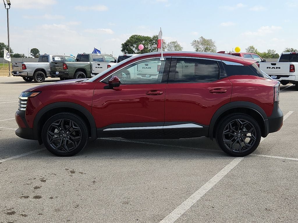 Used 2025 Nissan Kicks SR FWD image 2