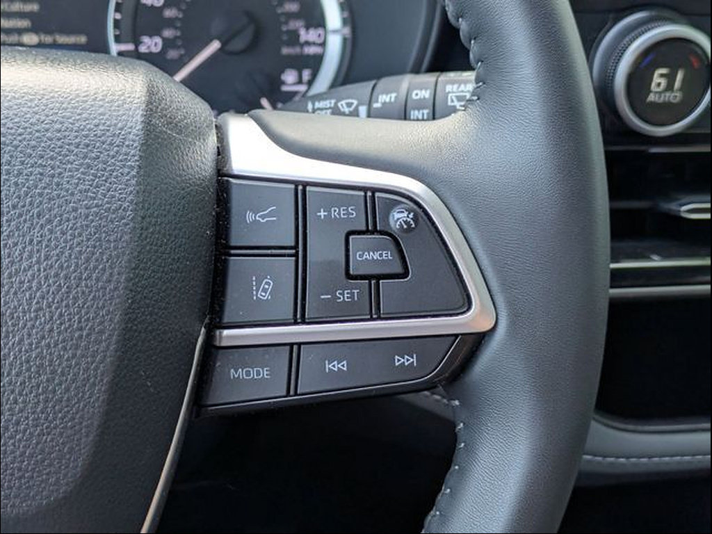 Certified 2025 Toyota Highlander LE FWD image 16