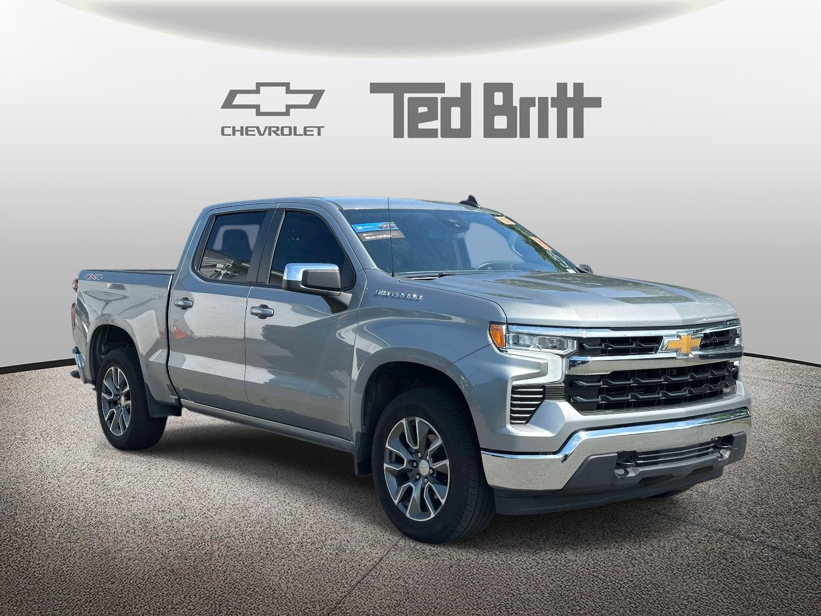 Used 2024 Chevrolet Silverado 1500 LT AWD/4WD image 3
