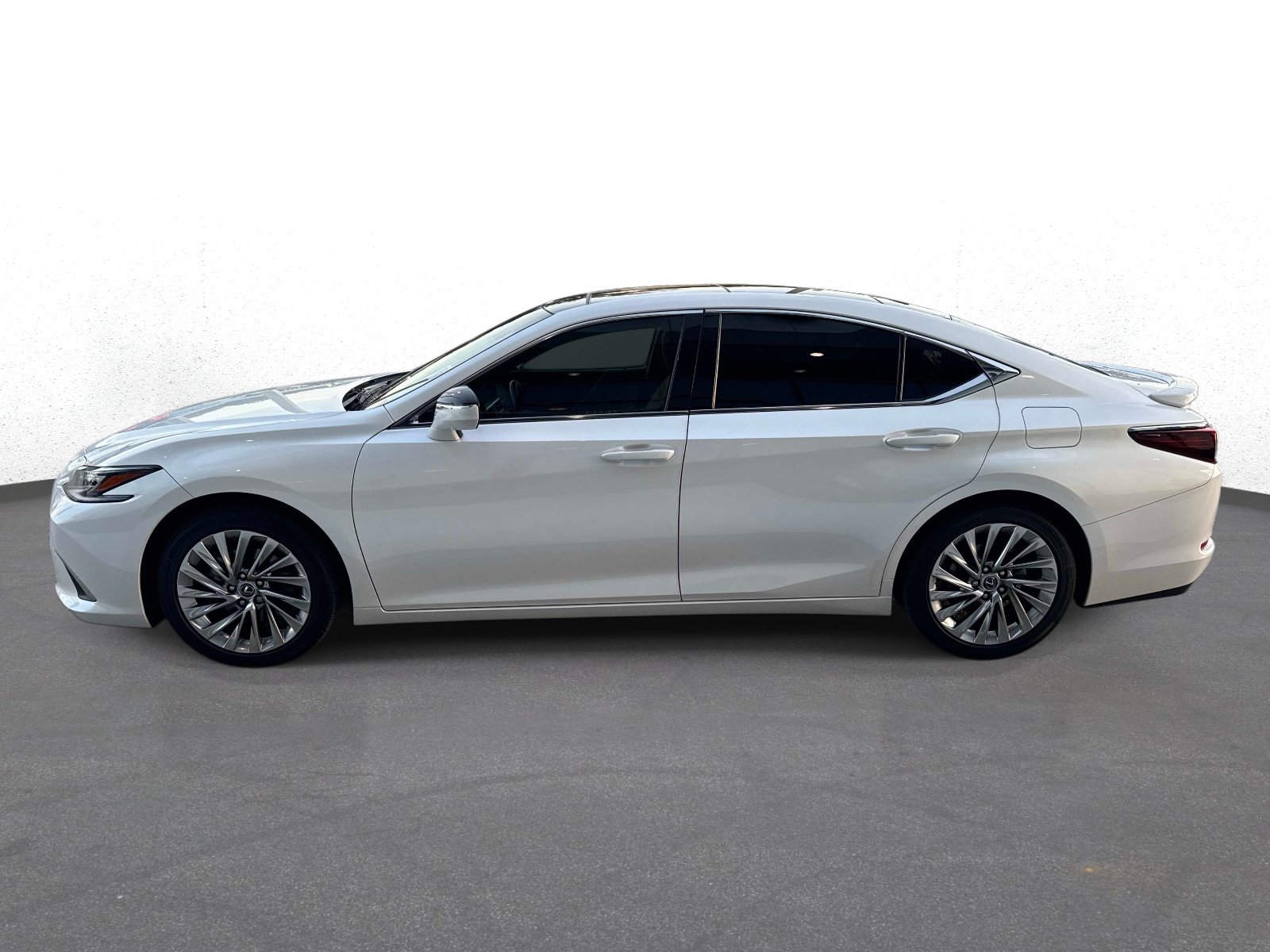 Certified 2022 Lexus ES 350 Ultra Luxury w/ Accessory Package FWD image 6