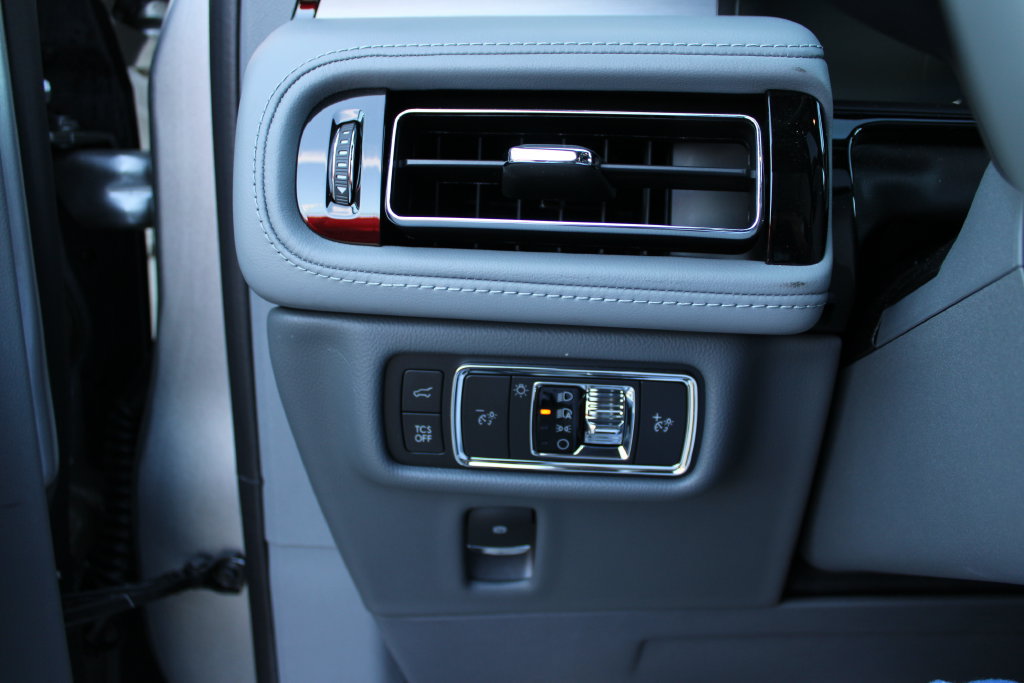 Used 2022 Lincoln Nautilus Reserve AWD/4WD image 16