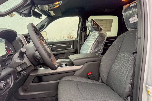 New 2026 RAM 3500 Big Horn AWD/4WD image 15