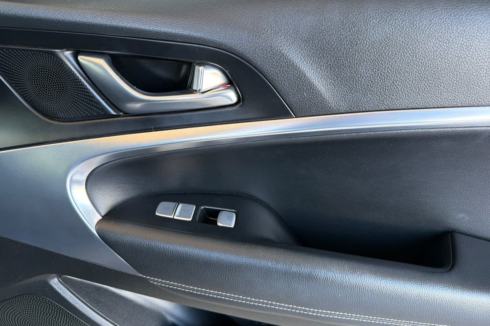 Used 2021 Genesis G70 2.0T RWD image 17