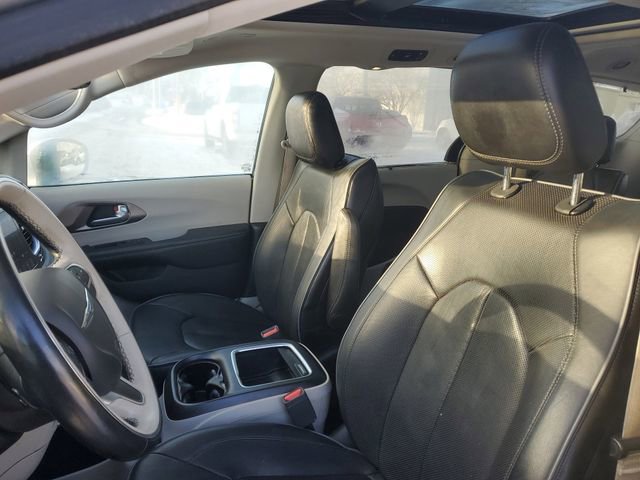 Used 2018 Chrysler Pacifica Limited image 16