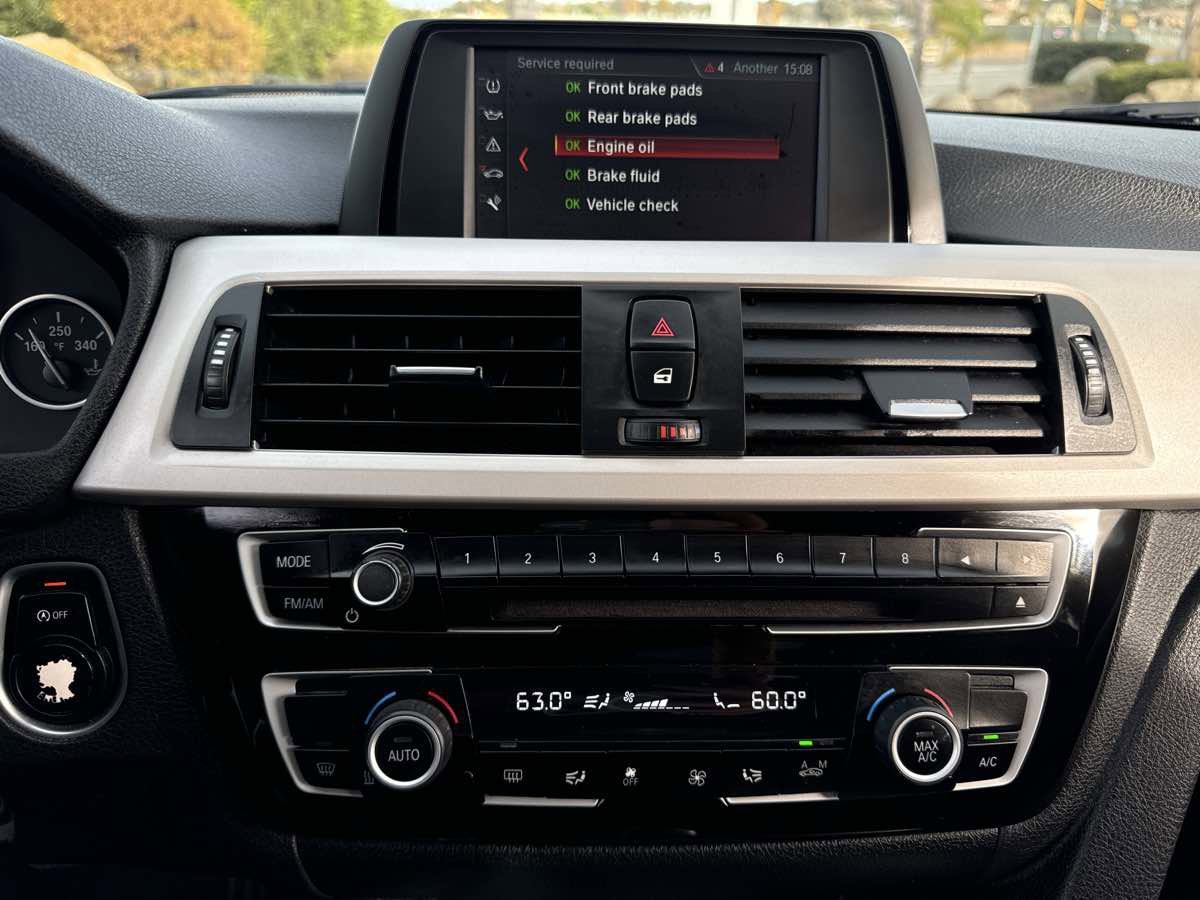 Used 2018 BMW 320i Sedan image 28